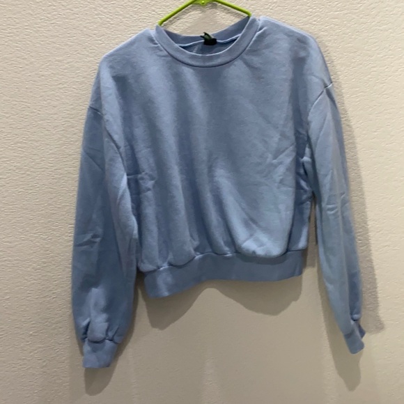 Wild Fable cropped blue sweatshirt size large